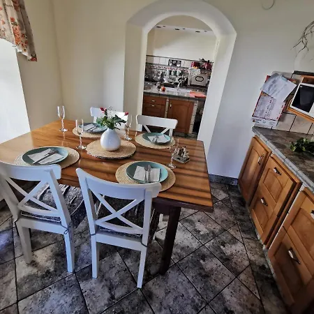 Charming With Patio And Garden 펜션
