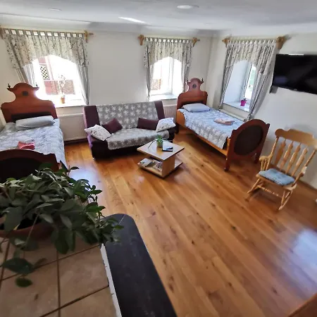 펜션 Charming With Patio And Garden