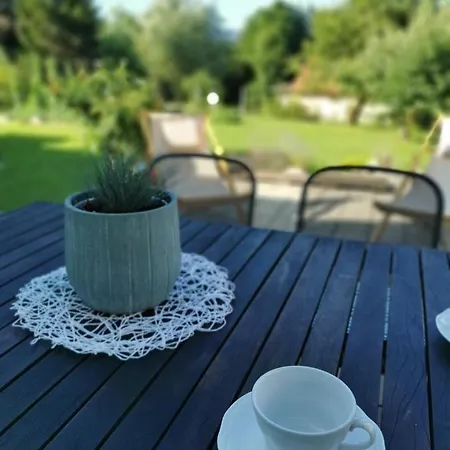 펜션 Charming With Patio And Garden