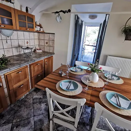 Charming With Patio And Garden * 슬로벤스케코니스