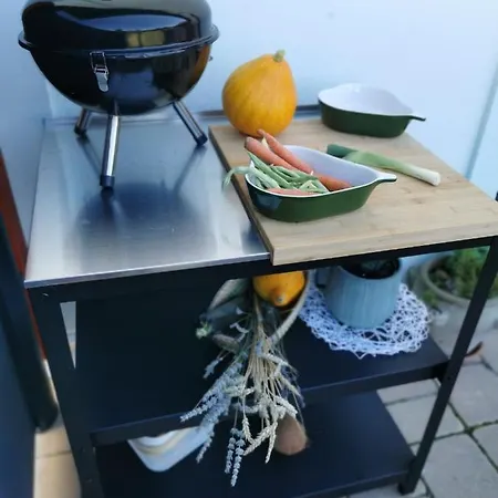 Charming With Patio And Garden 펜션 *