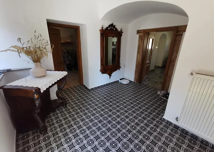 Vikendica Charming With Patio And Garden