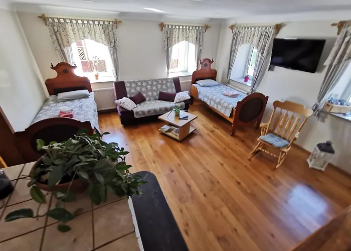 Vikendica Charming With Patio And Garden